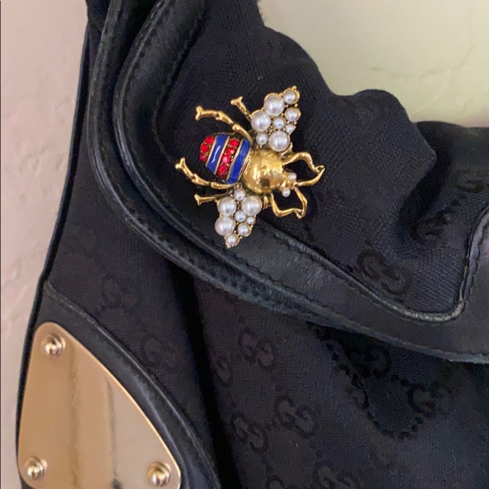 Cute bumblebee pin